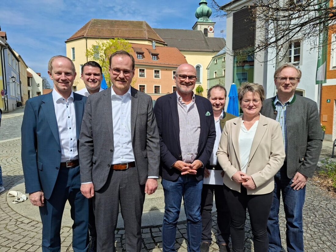 Oberviechtach. Die CSU-Fraktion im Kreistag Schwandorf hat sich neu aufgestellt: Tobias Ehrenfried bleibt Vorsitzender; die Ausschüsse für die erste Kreistagssitzung am 11. Mai sind besetzt, Frauenanteil rund 45 Prozent.