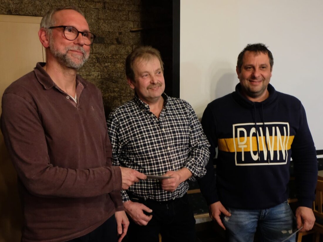 Floß/Neustadt/WN. Bei der Lichtmessversammlung der Waldbesitzervereinigung wurden Bernhard Irlbacher und Michael Bock für 20 Jahre Mitarbeit geehrt. Sie gelten als tragende Säulen der Vereinigung und erhielten Gutscheine als Anerkennung.