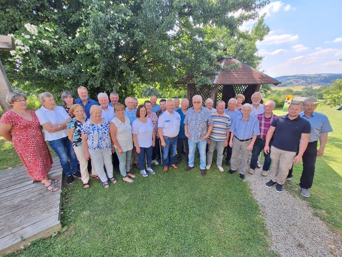 Weiden. Der Verband für landwirtschaftliche Fachbildung hat Mitglieder für 50 Jahre Treue geehrt. Die Ehrung fand in Harlesberg mit 27 ehemaligen Landwirtschaftsschülern statt.