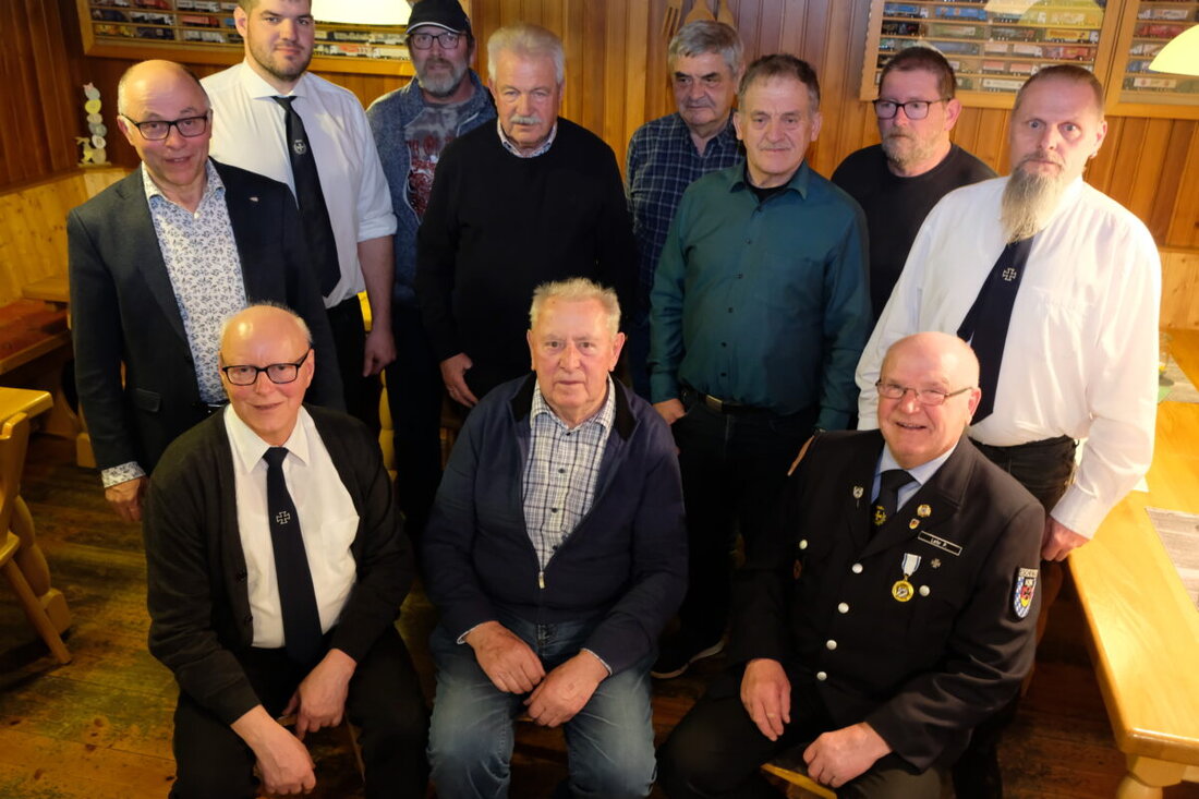 Speinshart. Die KSK ehrte bei der Generalversammlung im Gasthaus Schmid in Tremmersdorf langjährige Mitglieder. Zudem blickte sie auf ein lebendiges Jahr 2025 zurück. Nach 25 Jahren steigt der Beitrag von zwölf auf 18 Euro.