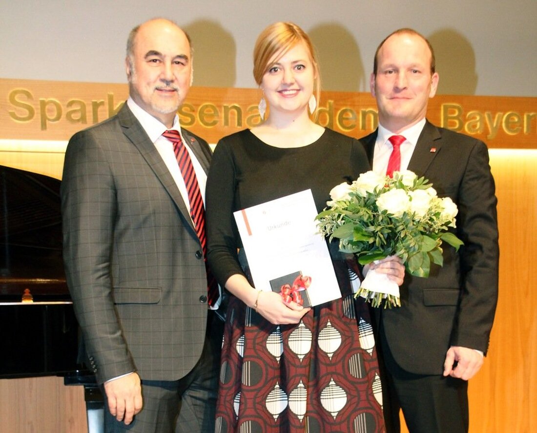Grafenwöhr. Ronja Staufer von der Vereinigte Sparkassen zählt zu den besten Sparkassen-Fachwirten in Bayern. Sie hat die Prüfung zur Sparkassen-Fachwirtin im Jahr 2017 mit einem hervorragenden Ergebnis abgelegt. Die 21-Jährige absolvierte den [&hellip;]