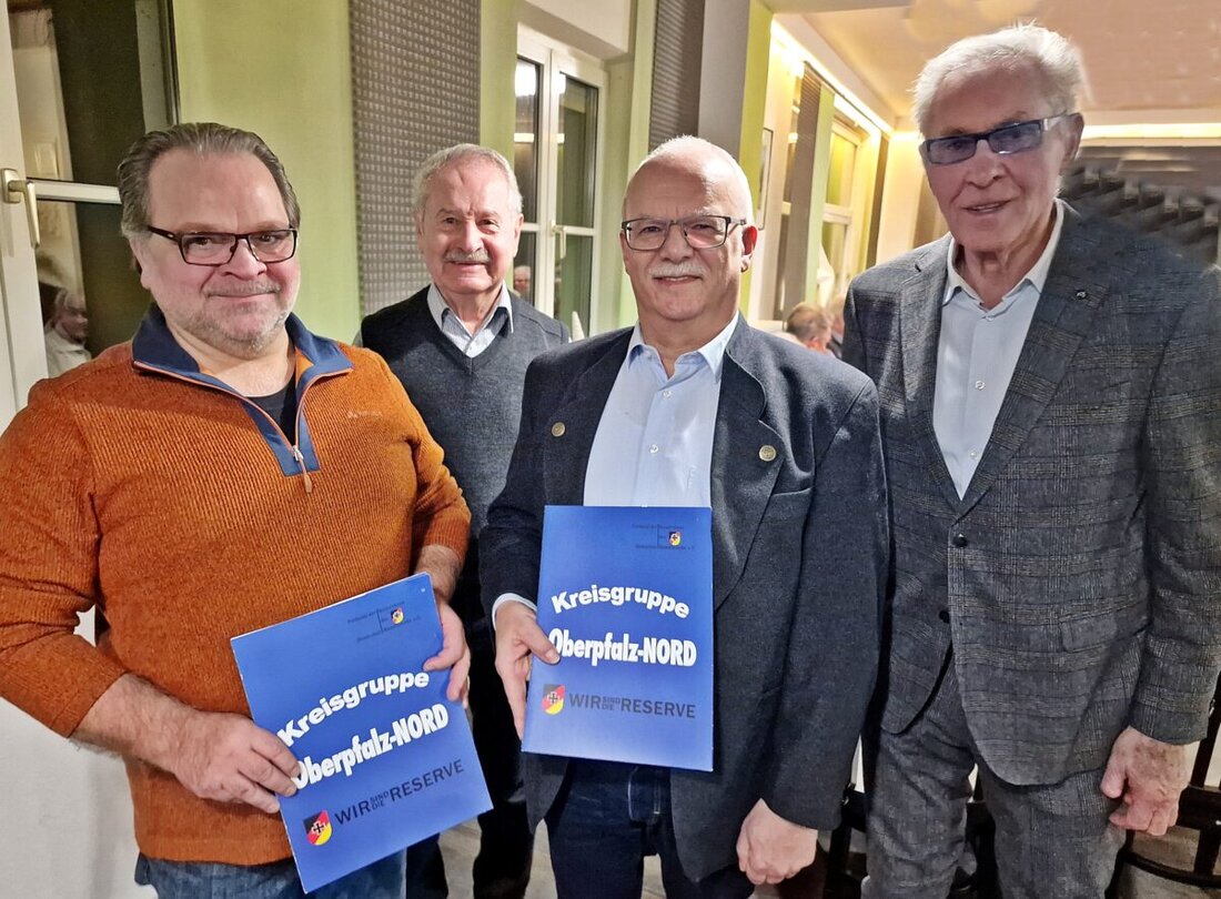 Weiden. Bei der Jahresabschlussfeier der Reservistenkameradschaft Weiden gab es Ehrungen und einen Rückblick auf das Jahr. Mitglieder feierten im „Schätzlerbad“ und ehrten für lange Zugehörigkeit.