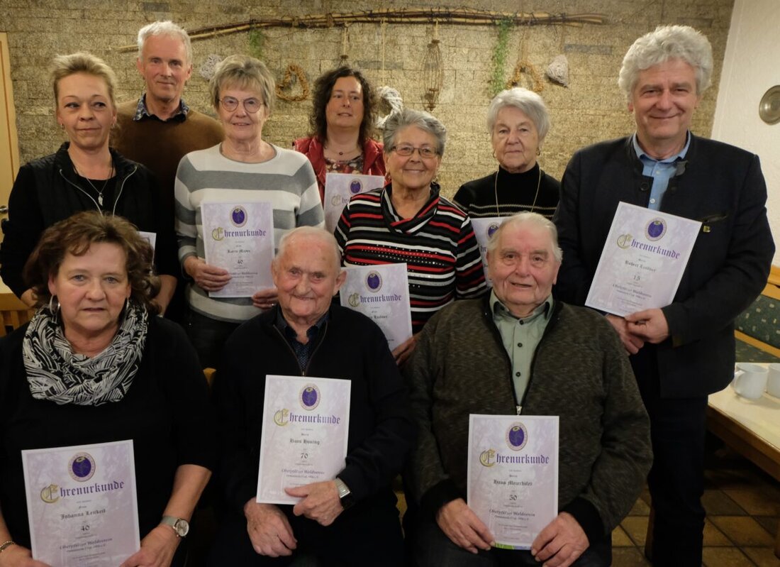 Floß. In der Jahreshauptversammlung des OWV-Zweigvereins Floß und Umgebung am Samstag im Gasthaus „Weißes Rössl“, standen Lob, Dank und Anerkennung für verdienstvolle Arbeit und langjährige Mitgliedschaft im Mittelpunkt. 
