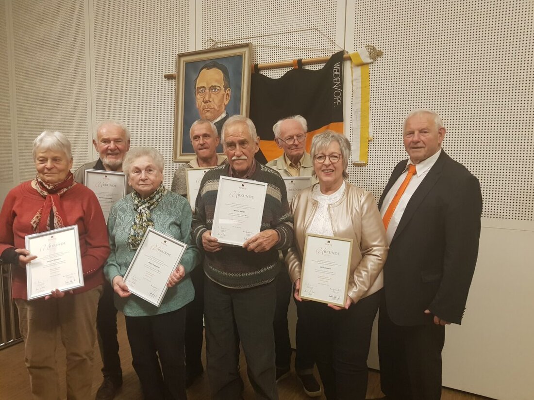 Weiden. Die Kolpingfamilie St. Josef feierte am Sonntag, 16. November 2025, ihren Kolpinggedenktag mit Ehrungen. Nach dem Gottesdienst um 18 Uhr in St. Josef folgte ein Beisammensein im Pfarrsaal; Abschluss war um 20.30 Uhr.