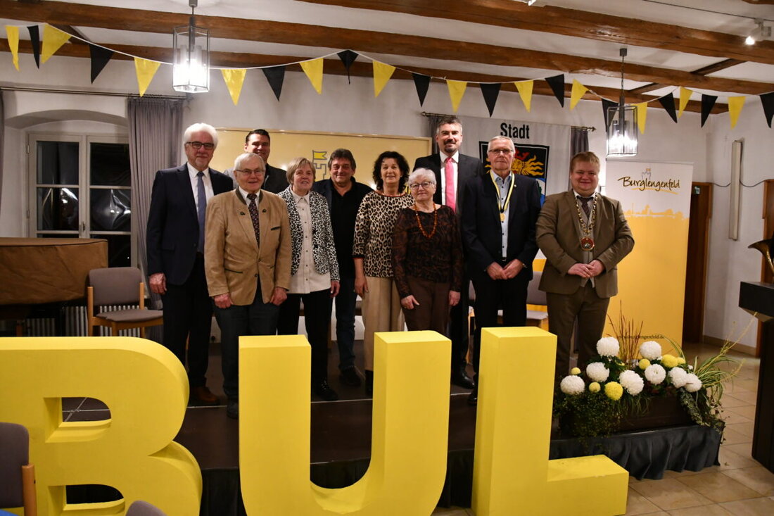 Burglengenfeld. Die Stadt feierte den Tag der Stadterhebung im Rathaussaal und ehrte Engagierte. Verliehen wurden die Ottheinrich-Philipp-Medaille und die Bürgermedaille in Silber.