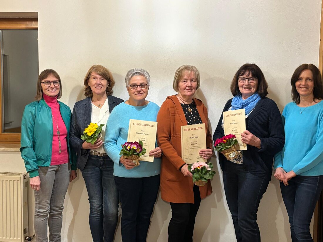 Leuchtenberg. Bei der Jahreshauptversammlung der Gymnastikgruppe in der Mehrzweckhalle wurden langjährige Mitglieder geehrt. Die Vorsitzenden dankten für Treue und überreichten Urkunden und Blumen für 40, 30 und 20 Jahre.