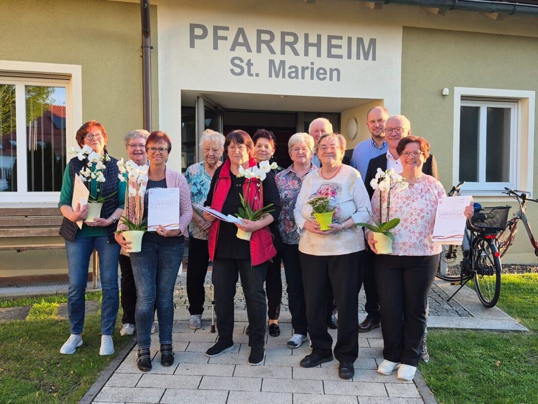 Eslarn. Der Caritasverband ehrte Angehörige der Eslarner Pfarrei mit der Verleihung von Ehrenzeichen für ihr Engagement und ihre besonderen langjährigen Verdienste in der Caritasarbeit. 