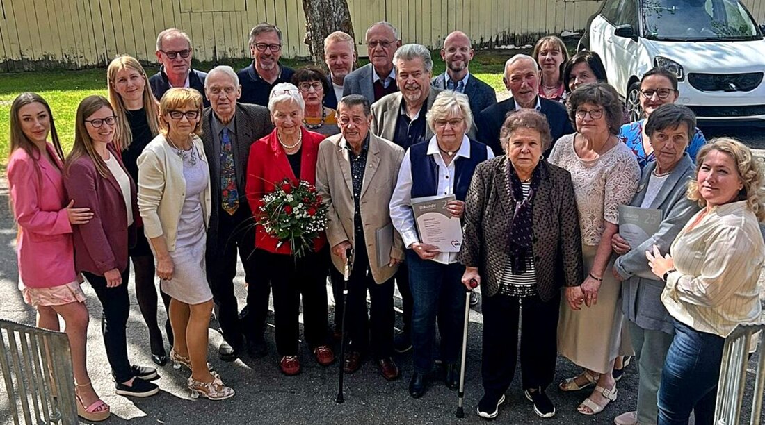 Weiden. Bei der Jahreshauptversammlung der Arbeiterwohlfahrt standen Ehrungen im Mittelpunkt. Zahlreiche Mitglieder wurden für 25 bis 65 Jahre Treue geehrt; Grußworte von Stadt und Landtag unterstrichen den Zusammenhalt.