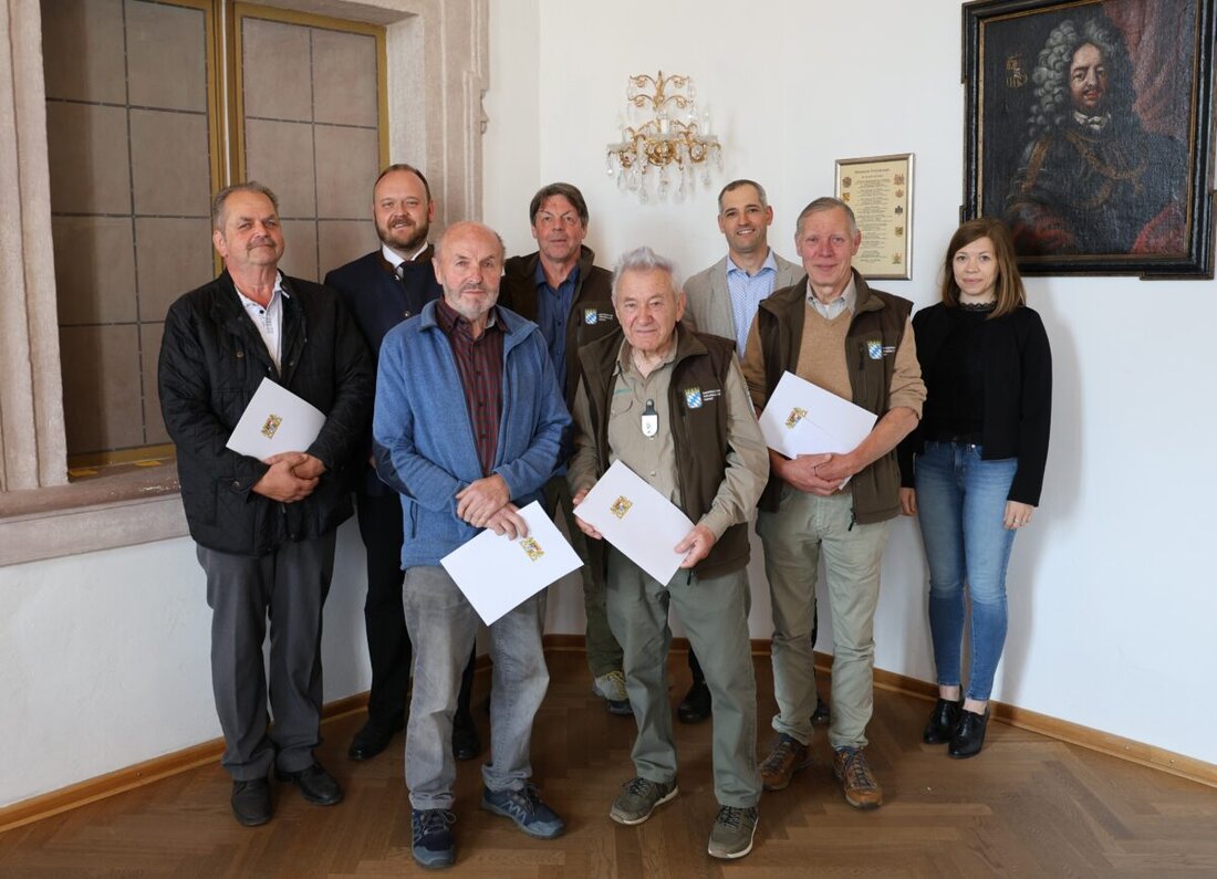 Neustadt. Landrat Andreas Meier ehrt ehrenamtliche Naturschützer im Landkreis Neustadt für langjähriges Engagement. Neue Auszeichnungen würdigen Einsatz im Naturschutz schon ab 10 Jahren Tätigkeit.
