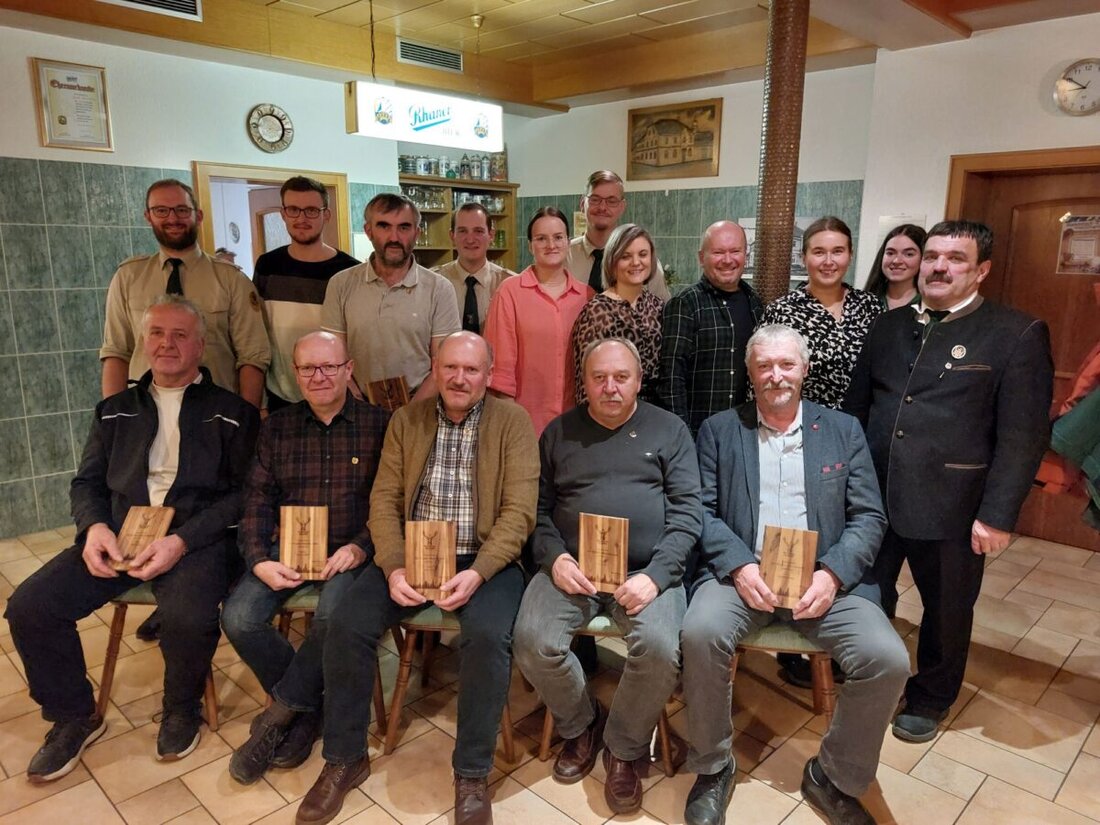 Eslarn. Bei der Jahreshauptversammlung der Schützengesellschaft Hubertus wurden langjährige Mitglieder geehrt und zahlreiche Vereinsaktivitäten des Jahres hervorgehoben.