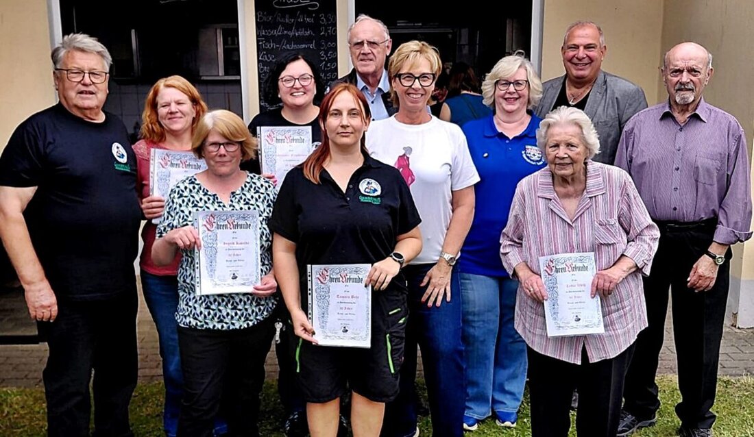 Weiden. Der Schnupferclub Latsch hat sein Gartenfest mit großem Andrang gefeiert. Frühschoppen, ausverkaufte Schmankerl und eine Hüpfburg sorgten für Stimmung, Ehrungen für 20, 30 und 40 Jahre setzten den Akzent.