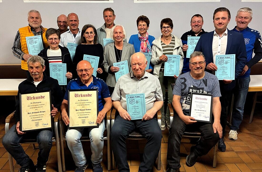 Schirmitz. Die SpVgg Schirmitz zog bei der Jahreshauptversammlung Bilanz eines ruhigen Jahres 2025 mit soliden Finanzen und knapp 700 Mitgliedern. Ehrungen bis 80 Jahre und Tennisboom prägten den Abend.