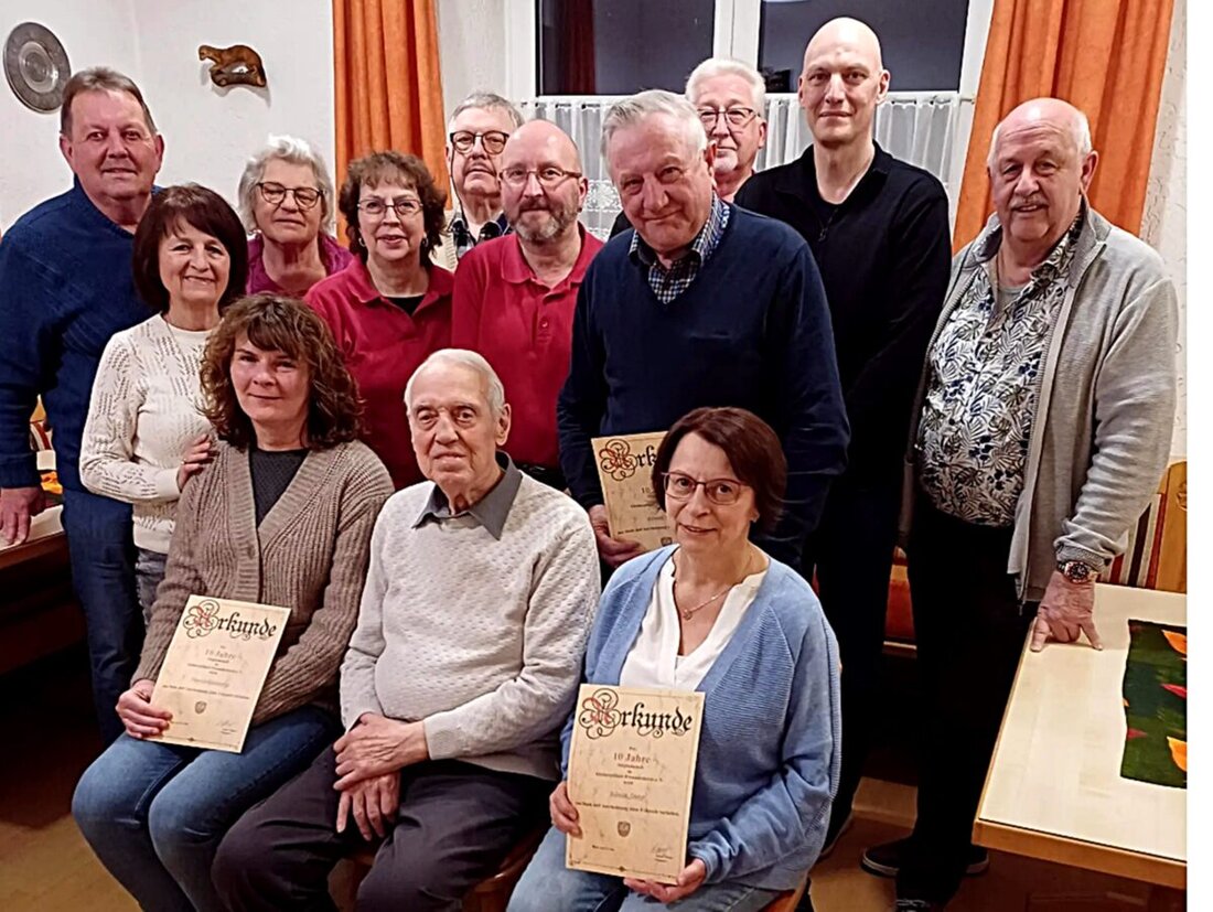 Weiden. Der Altoberpfälzer Freundeskreis hielt seine Jahreshauptversammlung im Postkeller ab. Berichte, Neuwahlen und Ehrungen prägten und zugleich würdigte der Verein ein aktives Jahr mit Wanderungen, Fahrten und Festen.