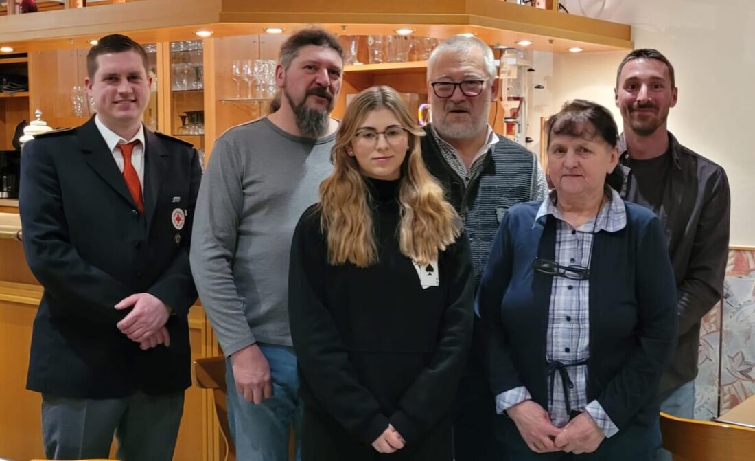 Neustadt am Kulm. Die BRK-Bereitschaft hat ihren Jahresabschluss im Bistro Caribu gefeiert. Es gab Rückblicke auf Einsätze und Aktionen, Ehrungen für langjähriges Engagement und ein geselliges Miteinander.