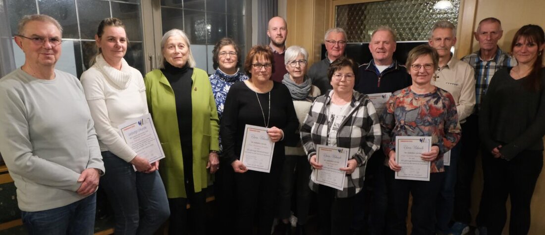 Floß. Der Turnverein 1908 verzeichnet ein reges Sport- und Vereinsleben mit 1.205 Mitgliedern, acht Abteilungen und 25 lizenzierten Übungsleitenden. Bei der Versammlung gab es Ehrungen.