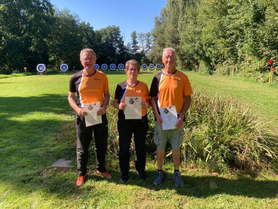 Pressath. Pressather Bogenschützen glänzen beim Storchenturnier: Hubert Schulze siegt mit 657 Ringen, Georg Fuchs gewinnt mit 600, Marianne Späth wird mit 455 Zweite.
