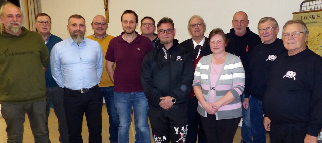 Schlammersdorf. Der Schützenverein Eichenlaub hat nach gescheiterten Wahlen im Juni eine neue Vorstandschaft gewählt und blickt optimistisch in die Zukunft. Über intensive Gespräche wurde die Auflösung des Vereins verhindert und eine vollständig neue Mannschaft sichert nun dessen Fortbestand.