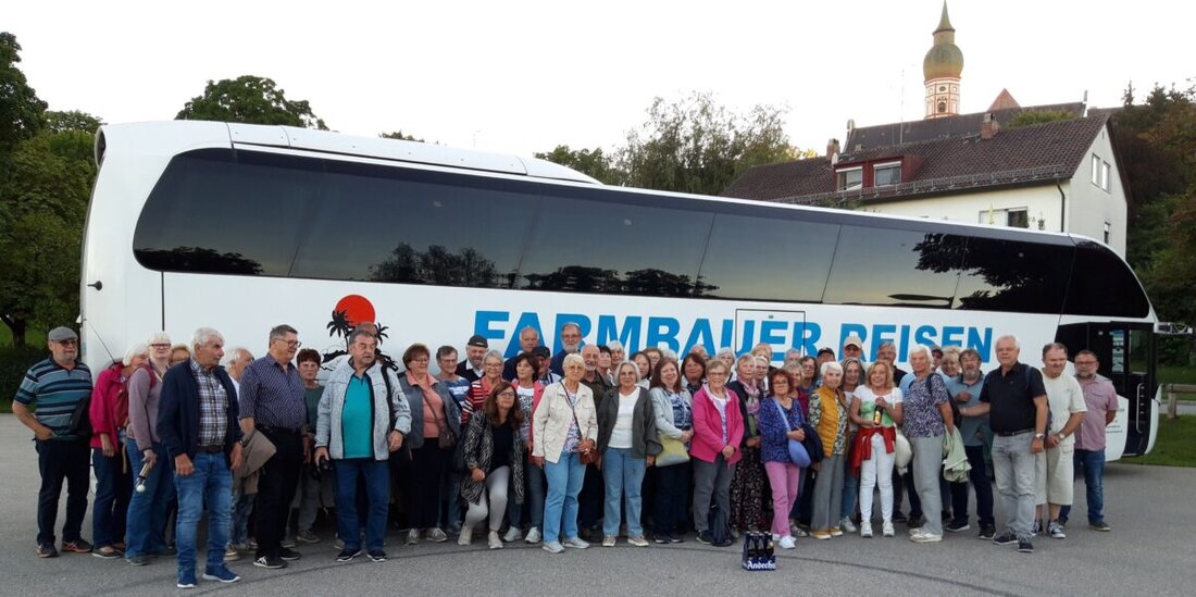 Weiden. Die Siedlergemeinschaft Eigenheim Mooslohe reiste am 31. August 2025 mit 57 Teilnehmenden an den Ammersee, mit Stopps in Dießen, Rundfahrt ab Herrsching und Einkehr in Andechs.