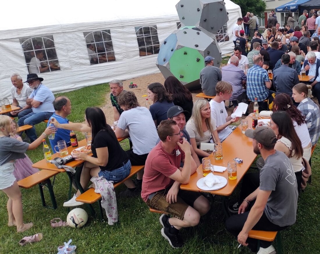 Schlammersdorf. Ein schöner Erfolg wurde das Sommerfest des Schützenvereins Eichenlaub, das am Samstag beim Bürgerhaus in Schlammersdorf stattfand. 