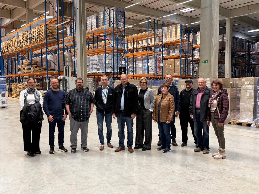 Eslarn. Mitglieder der CSU Eslarn besuchten TD SYNNEX und erhielten Einblicke in moderne Logistik, weltweite Warenströme und die Bedeutung für die Gemeinde. Der Konzern vernetzt Hersteller und Handelspartner.