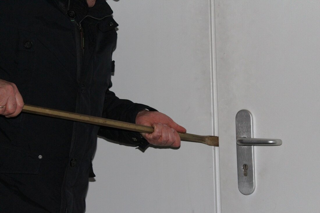 Rothenstadt. Bislang unbekannte Täter sind am Wochenende in den Edeka-Markt eingestiegen. Ihre Beute: mehrere Stangen Zigaretten. In der Zeit von Freitag, 19 Uhr, bis Samstag, 7 Uhr, so die Polizei [&hellip;]