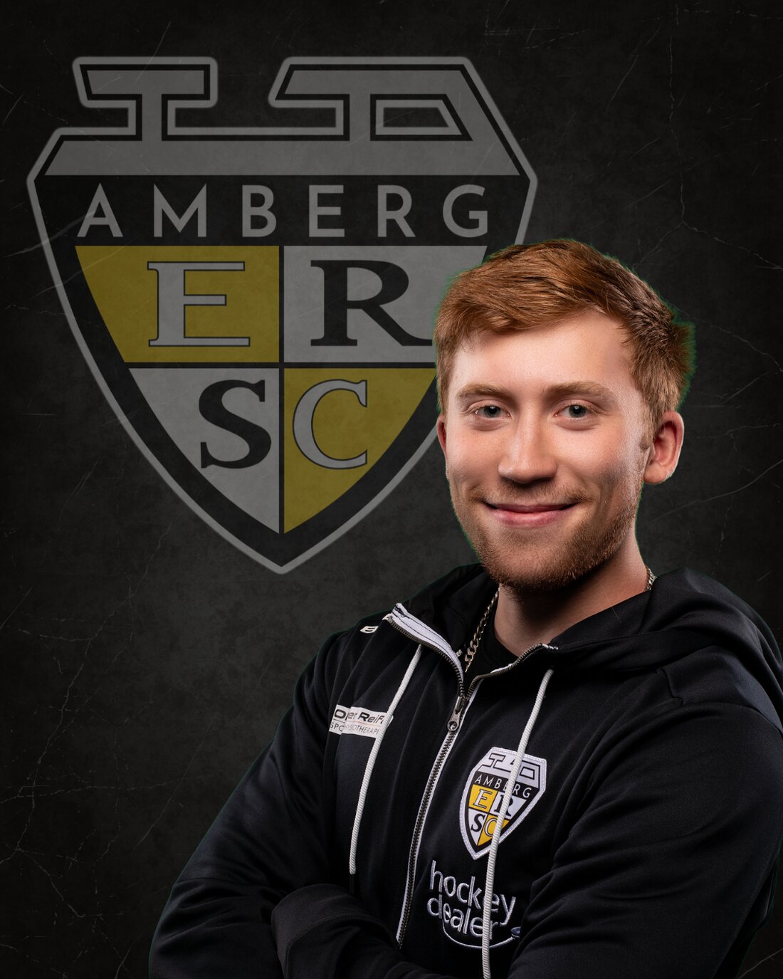 Amberg. Beim ERSC Amberg läuft die Personalplanung: Daniel Rolsing verlängert, Christoph Eckl und Nico Troglauer gehen. Der 22-jährige Center bleibt mit Nummer 53 und peilt mit den Wild Lions die Playoffs an.
