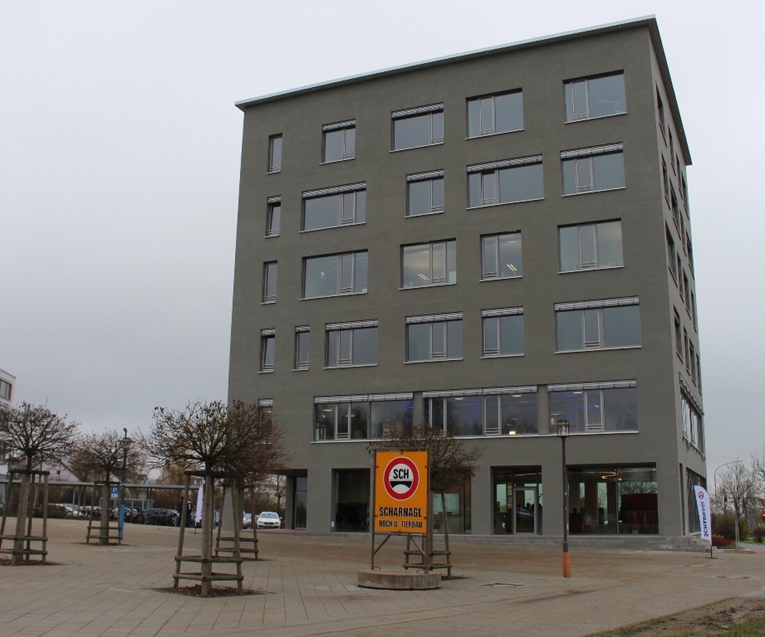 Weiden. Bereits seit drei Jahren existiert das E-House in Amberg und Weiden für junge Gründer und wird sehr gut angenommen. In Weiden sind die Büroflächen mittlerweile vollständig ausgelastet, in Amberg [&hellip;]