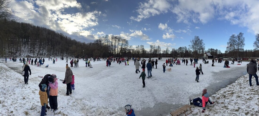 Burglengenfeld. Anhaltender Frost beschert perfekte Bedingungen am städtischen Eislaufplatz; die Eisdisco kehrte zurück, doch Stadt und Stadtwerke mahnen weiter zur Vorsicht wegen möglicher Plusgrade.