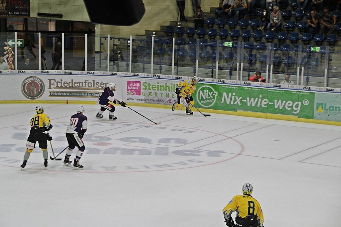 Weiden. Die Blue Devils und die Bayreuth Tigers lieferten sich in Weiden eine spannende Partie – mit gutem Ausgang für die Weidener.  Von Anfang an gaben die Blue Devils Gas: [&hellip;]
