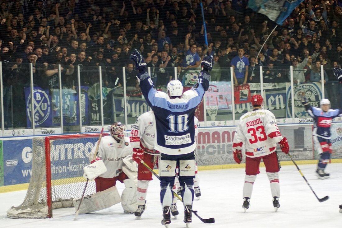 Weiden. Mit einem dramatischen Playoff-Spiel haben die Blue Devils Weiden die Saison beendet. Gegen die Hannover Scorpions ging es hoch her.  Von Jürgen Masching  Das Spiel war von Anfang an schnell [&hellip;]