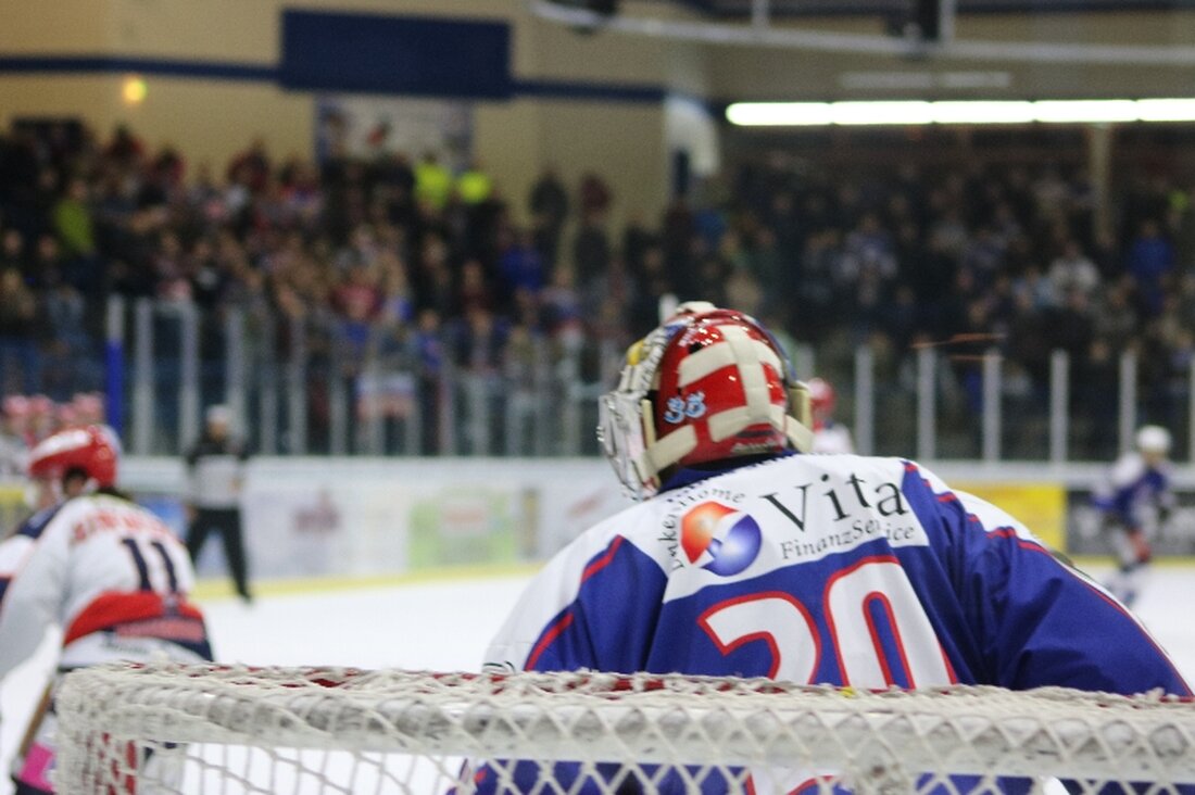 Weiden. Nach dem 10:1-Kantersieg am Freitag in Landshut ließen die Blue Devils am Sonntag in der Hans-Schröpf-Arena den nächsten Überraschungscoup folgen. Ein 3:2 gegen Spitzenreiter VER Selb bedeuteten volle Punktzahl am [&hellip;]