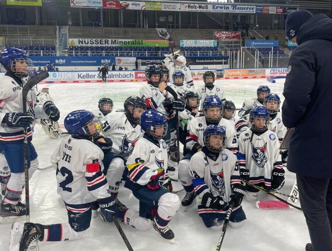 Weiden. Rückblick auf das Eishockey-Wochenende und den Nachwuchs beim EV Weiden: U9A glänzte im Heimturnier, U11A siegte daheim und auswärts, die U20 mit gemischtem Ergebnis.