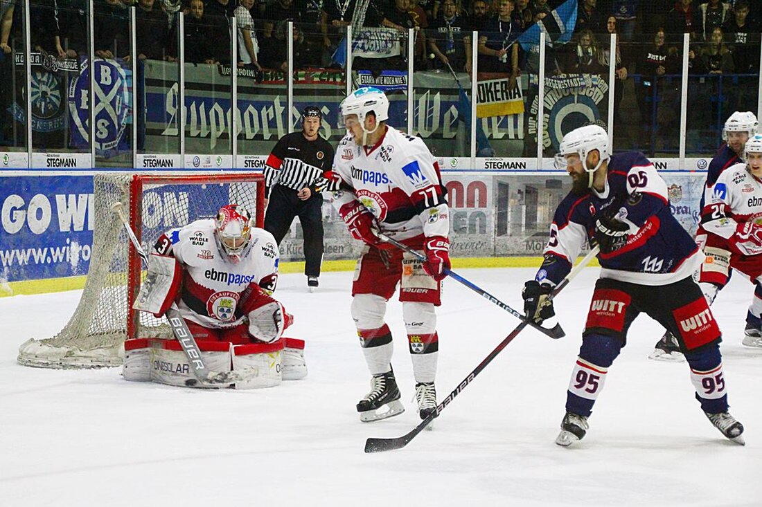 Weiden. Die Voraussetzungen für dieses Spiel konnten unterschiedlicher nicht sein. Die Niederbayern hatten die PlayOff Teilnahme schon sicher. Nun kämpften sie um eine bessere Ausgangsposition. Die Blue Devils hingegen mussten [&hellip;]