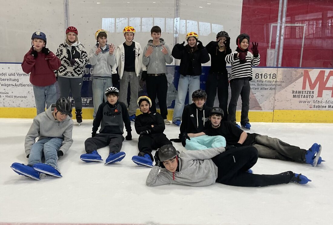 Mitterteich. Schülerinnen und Schüler der Mittelschule Pressath drehten beim Wintersporttag in der Eishalle Runden. Mit Helm und Handschuhen blieb es sturzreich aber verletzungsfrei und weckte Lust auf Wiederholung.