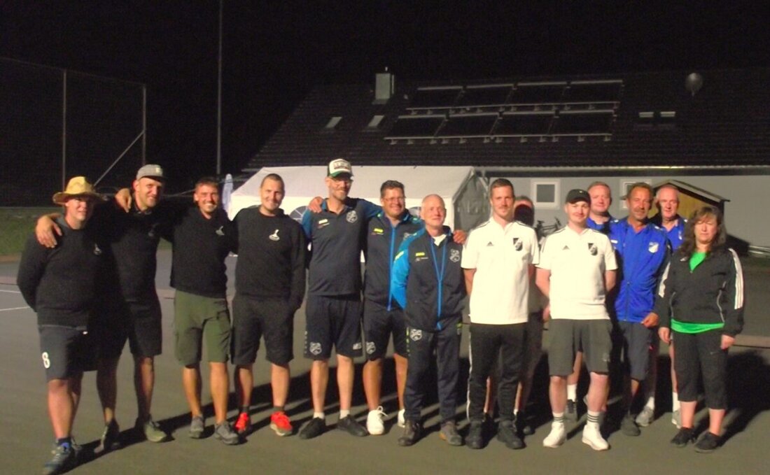 Kondrau. Am 8. August fand das traditionelle Abendturnier der Eistockschützen statt, wobei der TSV Friedenfels ohne Punktverlust den Turniersieg erlangte.