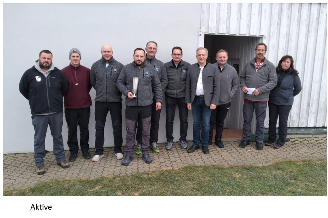 Mitterteich. Beim Landkreispokal im Eisstock setzten sich die Sportfreunde Kondrau und die Bärnauer Schieber als Sieger durch. Landrat Roland Grillmeier überreichte die Pokale nach sechsstündigem Wettbewerb.