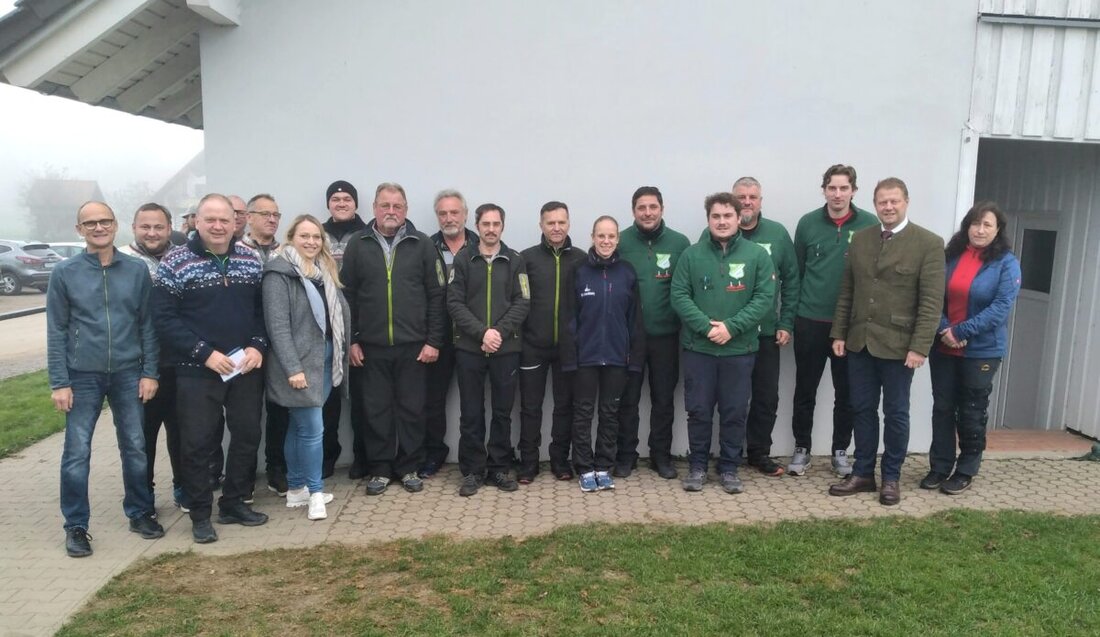 Mitterteich. 26 Teams aus Niederbayern und Oberpfalz nahmen am Winter-Eisstockturnier der Sportfreunde Kondrau teil, Gewinner waren TSV Velden und Rossbach/Wald. Trainingszeiten sind dienstags im Winter und donnerstags im Sommer.