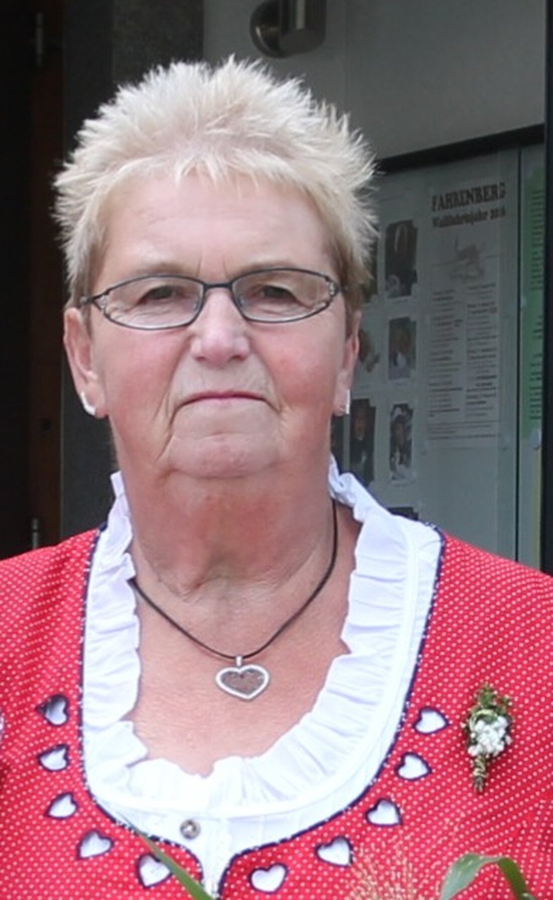 Galsterlohe. Elfriede Lang ist am 4. Oktober mit 76 Jahren gestorben. Das Requiem ist am Dienstag, 21. Oktober, um 14.30 Uhr in Neukirchen zu St. Christoph.