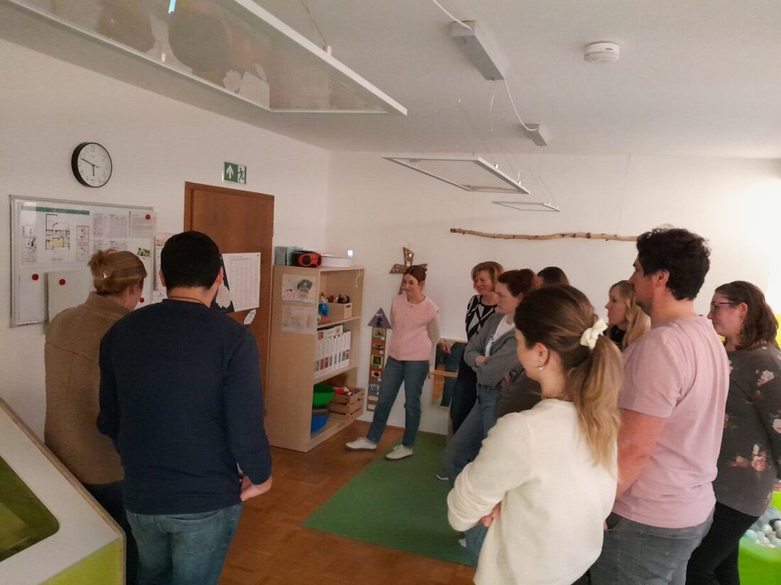 Falkenberg. Am 25. Februar 2026 lud die Johanniter-Kinderkrippe „Waldnaabzwerge“ zum Elternabend „Ein Tag in der Kinderkrippe“.  