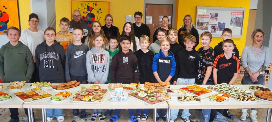 Erbendorf. An der Grund- und Mittelschule organisiert der Elternbeirat ein gesundes Pausenfrühstück, das passend nach der Woche der Gesundheit und Nachhaltigkeit startet. Es findet sechs Mal im Jahr statt.