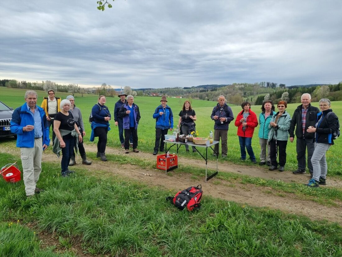 Georgenberg. Beim Oberpfälzer Waldverein fand am Ostermontag eine „Emmaus-Wanderung“ mit etwa 11,5 Kilometer statt, inklusive Pausen und Osterüberraschungen. Die Gruppe lobte am Ende die vom Vereinsmitglied Bernhard Schaller ausgearbeitete Route.