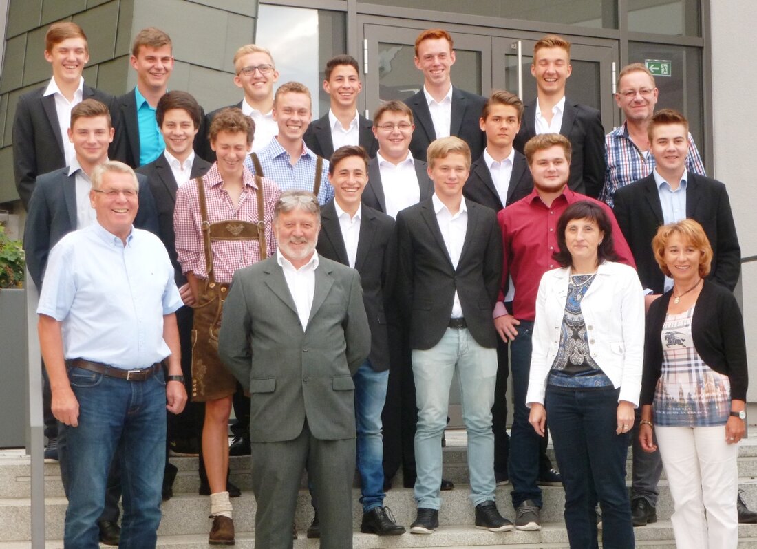 Parkstein. Die Fußballer der A-Jugend Parkstein tauschten am Mittwochabend ihre Trikots gegen feinen Zwirn. Zur Feier des Aufstieges in die Kreisliga wurde die Mannschaft um Trainer Erwin Glaubitz von den [&hellip;]