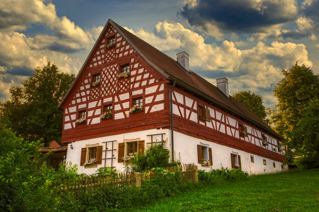 Tirschenreuth. Der Fotowettbewerb 2025 des InitiAKTIVKreis „Entdecke die Möglichkeiten“ läuft bis 31. Oktober 2025, bis zu drei Fotos sind erlaubt und attraktive Preise winken.