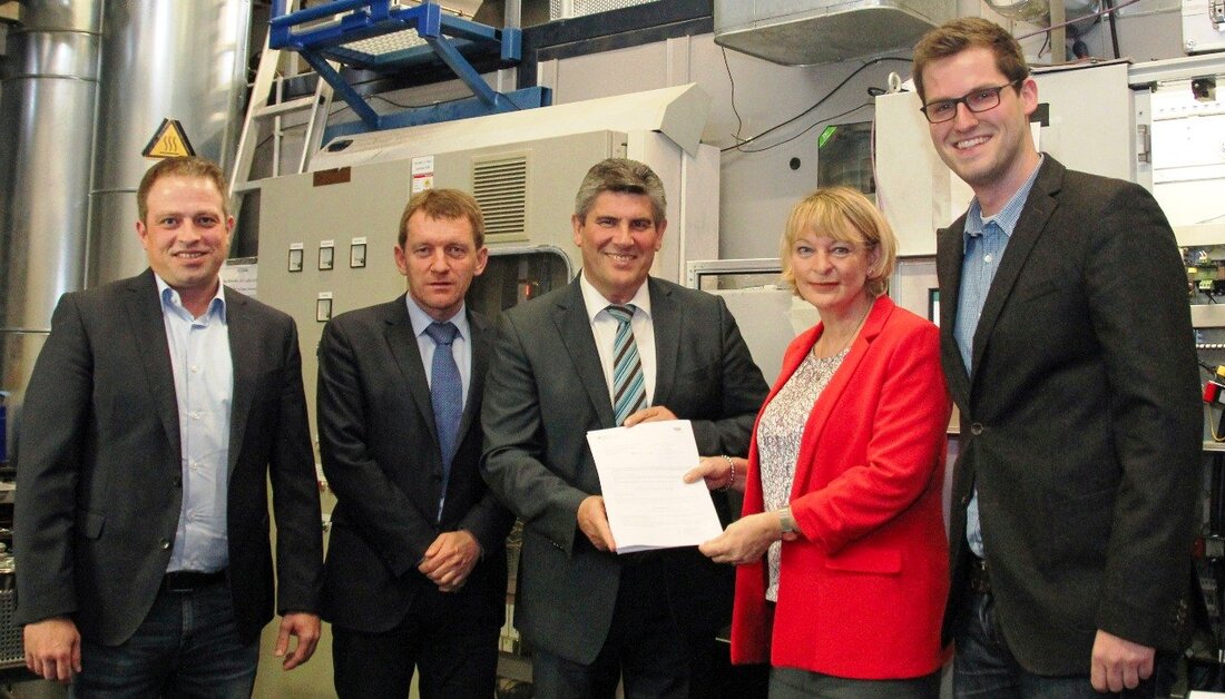 Weiden/Amberg. Zehn Kommunen ein Ziel: Die Umsetzung der Energiewende. In Zusammenarbeit mit dem Institut für Energietechnik (IfE) GmbH an der OTH Amberg-Weiden hat das Aktionsbündnis Oberpfalz-Mittelfranken (AOM) in den letzten drei [&hellip;]