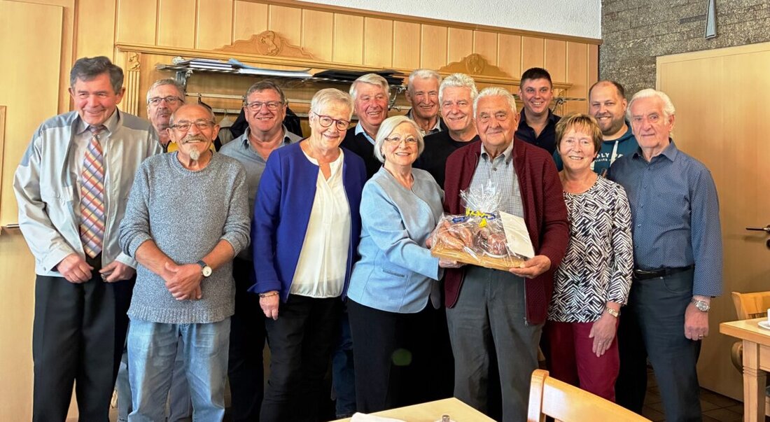Floß. Zum 80. Geburtstag von Werner Lehner würdigten zahlreiche Vereine, Freunde sowie Bürgermeister und Pfarrer sein jahrzehntelanges ehrenamtliches Engagement in der Gemeinde.