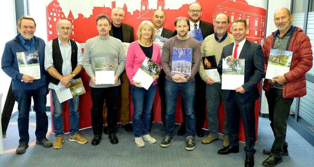 Neustadt/NW. Entdeckungen im Nordoberpfälzer Wald und natürlich ihre Entdecker standen bei den Vereinigten Sparkassen im Mittelpunkt. Für einen Bildkalender konnten Hobbyfotografen einen ihrer Schnappschüsse einschicken. Was diese so ablichteten, ist [&hellip;]