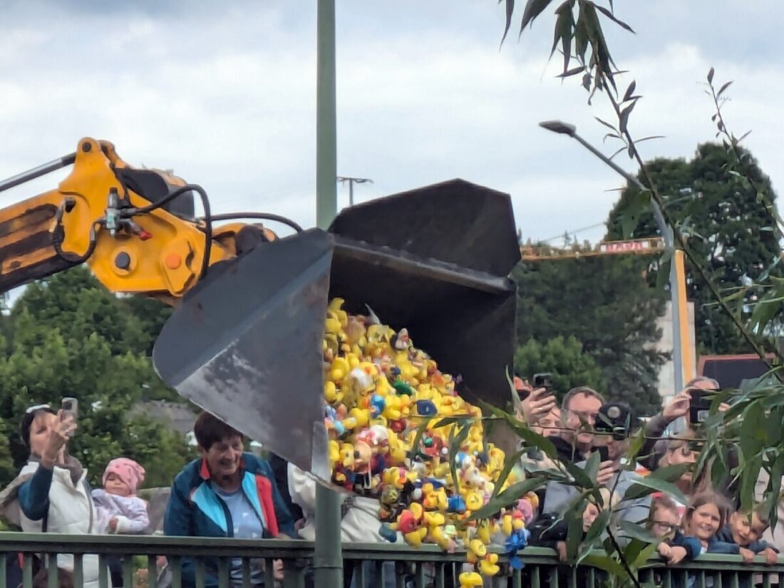 Rieden. Am 9. Mai startet das legendäre OSA-Entenrennen auf der Vils um 14.30 Uhr. Es begleitet die Eröffnung des Mehrgenerationenspielplatzes des 1. FC Rieden. Die ersten 15 Enten gewinnen Preise im Wert von rund 3.000 Euro.