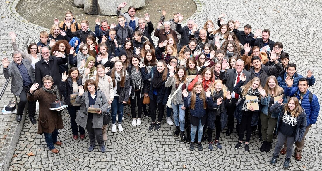 Weiden. Die Bewerbung um eine EU-Förderung des Programms “Erasmus+” war erfolgreich: Das Elly-Heuss-Gymnasium darf das europäische Projekt für die kommenden drei Schuljahre nun mitgestalten. Damit setzen die Ellys Maßstäbe für [&hellip;]