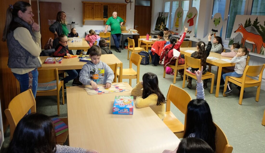 Floß. Die neugegründete Jugendgruppe des Oberpfälzer Waldvereins, Zweigverein Floß, erfreut sich großen Zuspruchs. 21 Kinder erlebten einen unterhaltsamen Spielenachmittag im neuen Rathaus, organisiert von Jugendleiter Thomas Buchner.