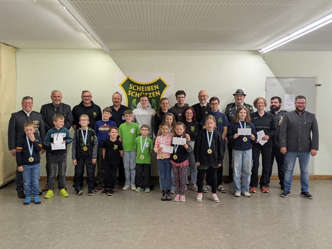 Weiherhammer. Die SSG Weiherhammer richtete das 96. Gaukönigsschießen aus, wo 217 Teilnehmer in verschiedenen Disziplinen Preise gewannen, die am 25. Mai 2025 verliehen wurden.